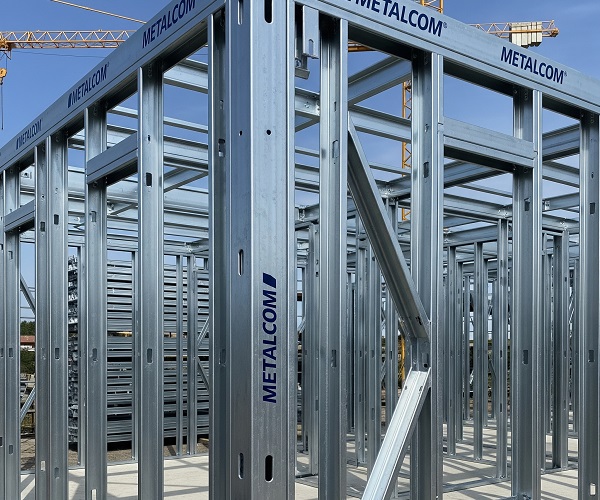 Estructura de Metalcom en proceso de construcción